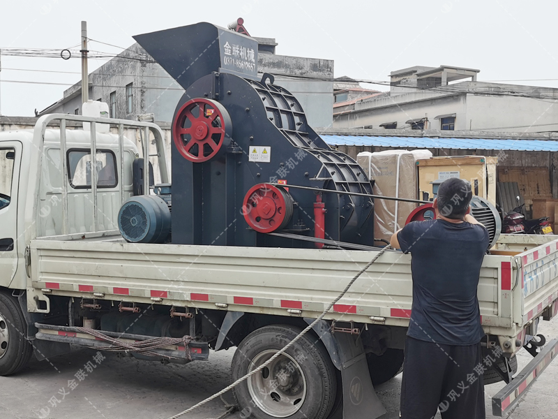 SCF中型無篩底雙級破碎機設備發貨圖片